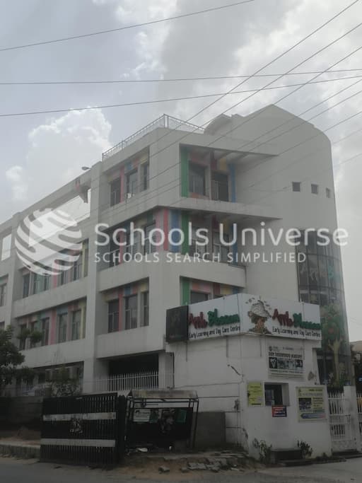 Apple Blossom School gallery image 4