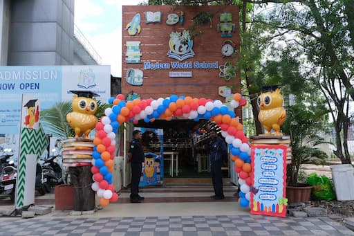 Modern World School gallery image 4