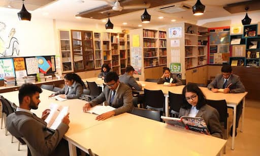 The Universal School gallery image 4